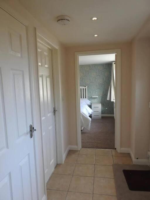 Self Contained - Own Entrance Apartamento High Wycombe Exterior foto